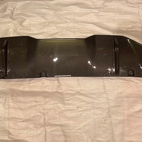 BMW   M Performance Carbon hekkdiffusor til G30/31 uten krok.