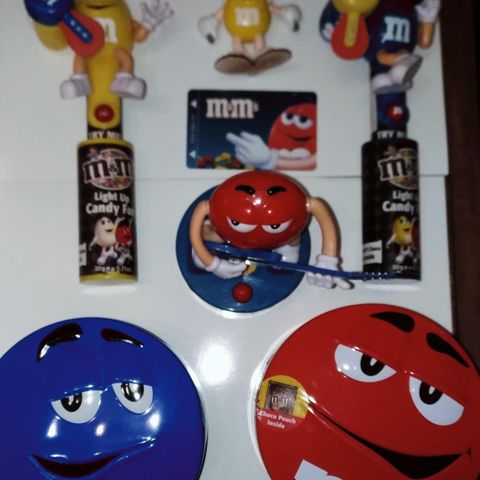 M&M, sjokolade bokser, figurer etc.