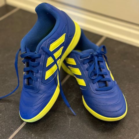 Adidas Sala futsal sko selges