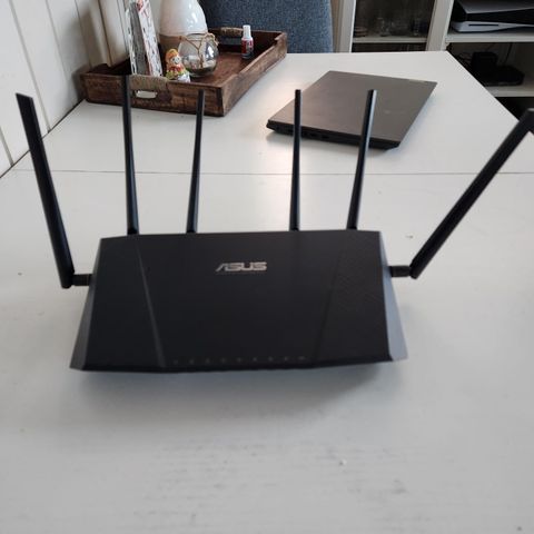 ASUS RT-AC3200 Triband router selges