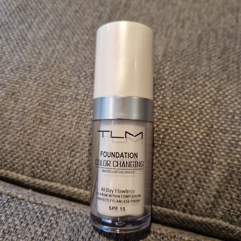 Color changing foundation