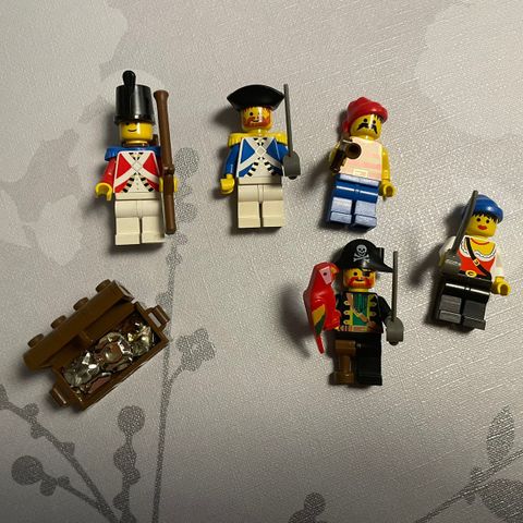 Vintage Lego 6251 Pirate Mini Figures (Sea Mates)