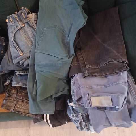 Levis, lee og forskjellige str, xs, s, m og l.