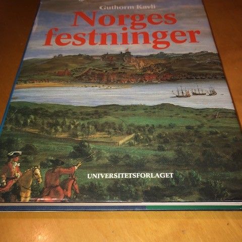 Guthorm Kavli. Norges festninger. Universitetsforlaget 1987 219 sider