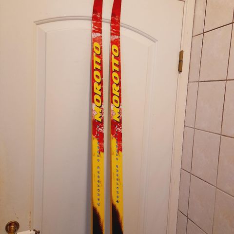 Italienske Morotto C1 Pro Classic trenings ski 198 cm.m/Rottefella NNN II bind.