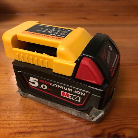 milwaukee/dewalt batteri holder