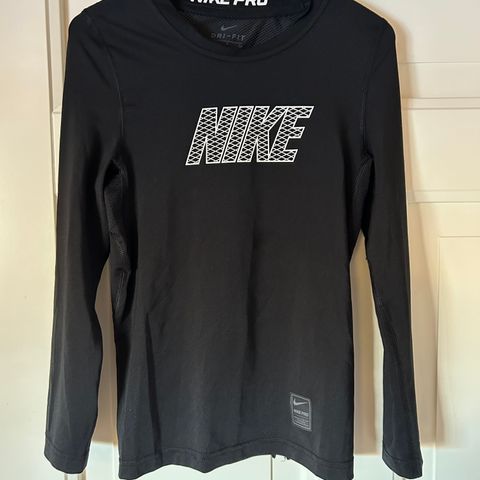 Nike trenings genser gutt selges kr. 50,-