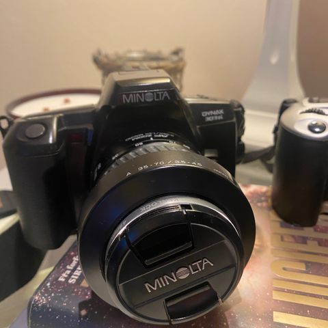 Minolta  Dynax 303 si