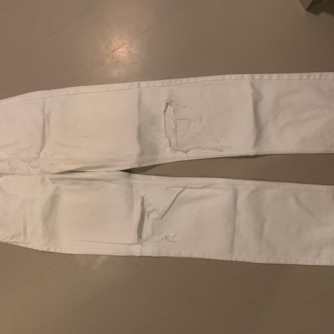 Hvit hullete jeans