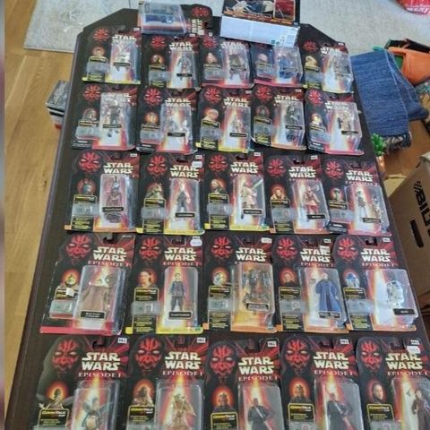 Star wars episode 1 figures. Unopened