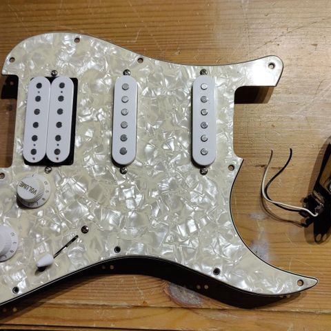 Loaded pick guard humbucker single coil x 2