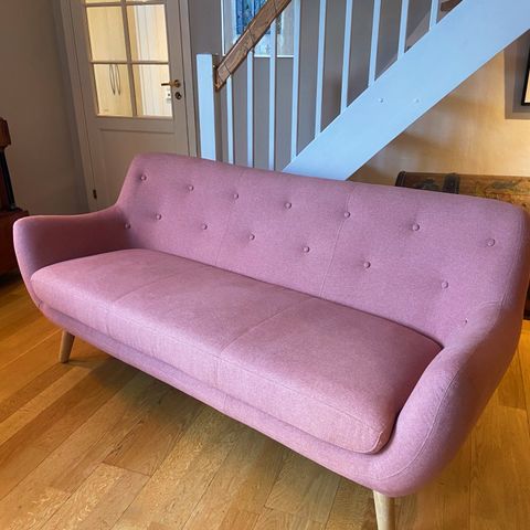 Nydelig rosa sofa, 3 seter. NY PRIS