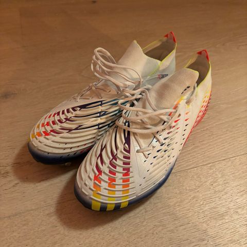 Adidas fotballsko str 42