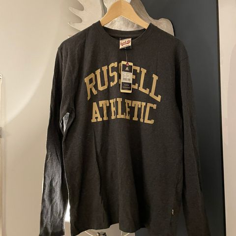 Ny Russel Athletic Crew neck med lapp selges billig