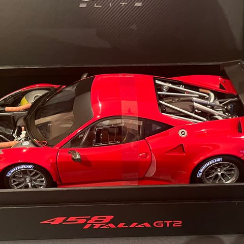 Hotwheels Elite 1:18 Ferrari 458 Italia GT2