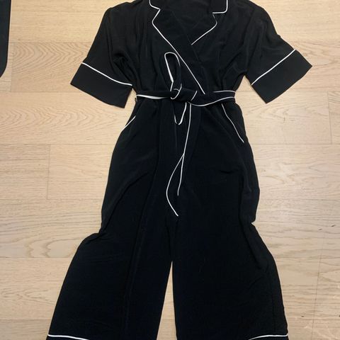 Jumpsuit fra monki str S/m (oversize s)