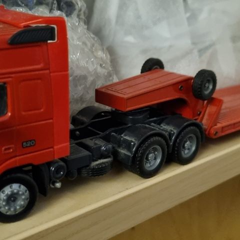 Volvo FH 16 maskintrailer 1:50