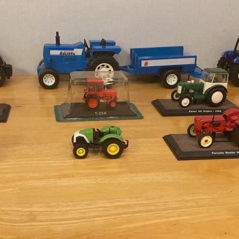 Traktor-modeller selges helst samlet, eller  separat