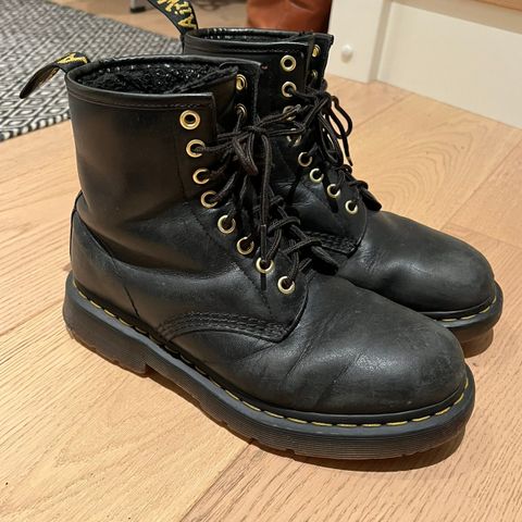 Dr Martens, svarte og foret, høye, 39