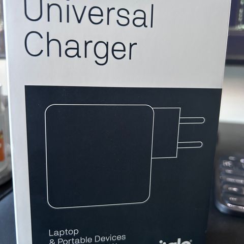 Iiglo Universal Charger 65W