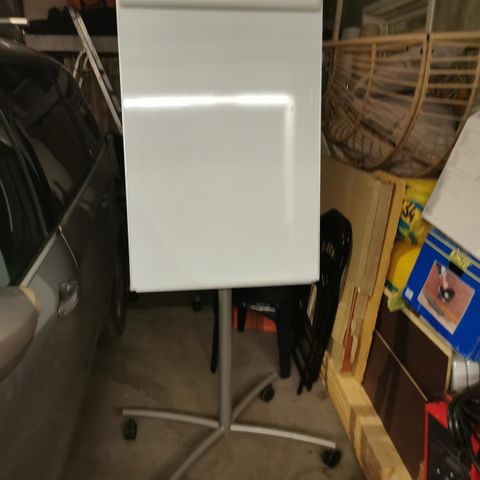 Flipovertavle / whiteboard-tavle i
- 2 stk
- Gi Bud