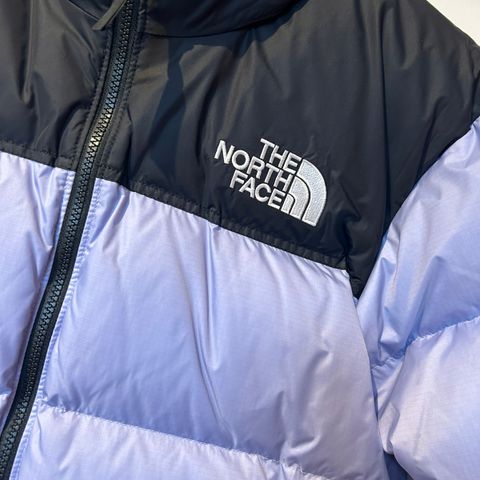 The North Face Nuptse 1996 selges rimelig🌸🌸