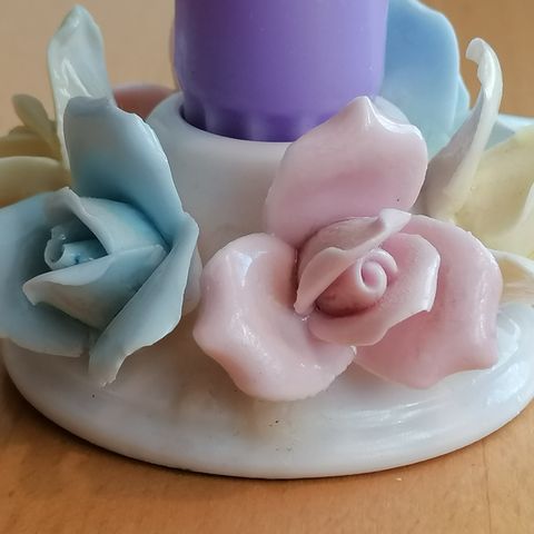 Lysestake porselen med roser