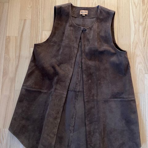 Skinnvest dame. Mikko 100% leather