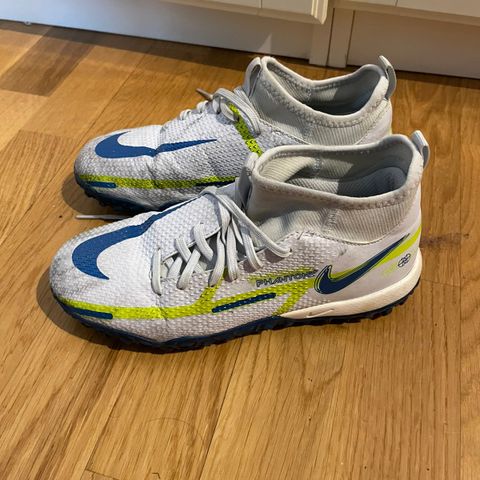 Nike 33,5 fotballsko