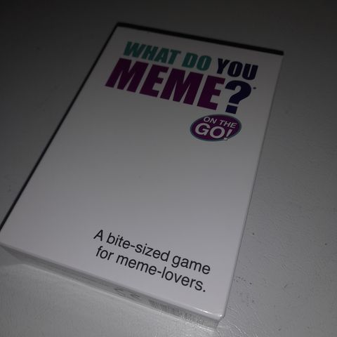 What do you meme? On the go. Kortspill. Reiseutgave. Engelsk