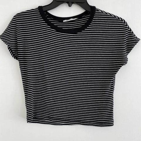 Sort/hvit stripete t-skjorte fra Zara str. s