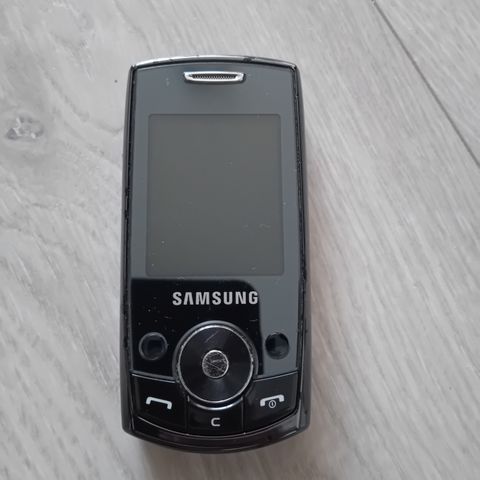 Samsung  SGH-J700