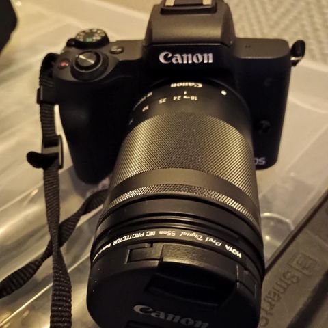 Canon M50 med objektiver