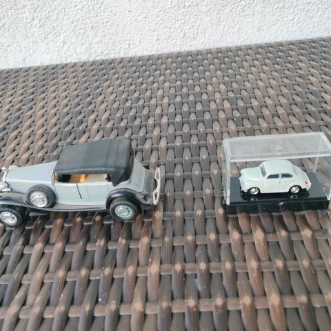 MODELL MYNIATYRER CADILLAC og LITEN CITROEN