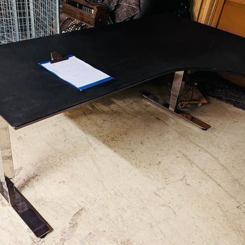 EFG skrivebord pult. sort crom. Hev senk.190cm