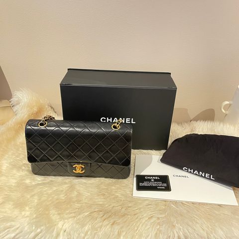 Chanel flap medium med gull hardware