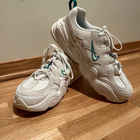 Nike Tech hera, størrelse 39