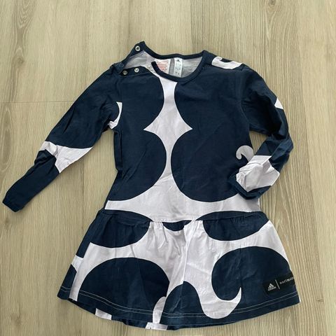 Adidas Marimekko kjole str 104