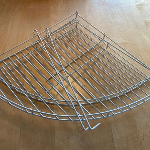 Trådhyller for å svinge ut under kjøkkenbenk 43x43 cm radius - hjørneløsning