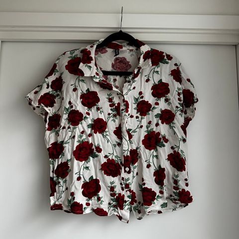 Blomstrete bluse