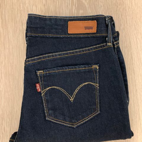 Levis slight curve classic rise slim str 26