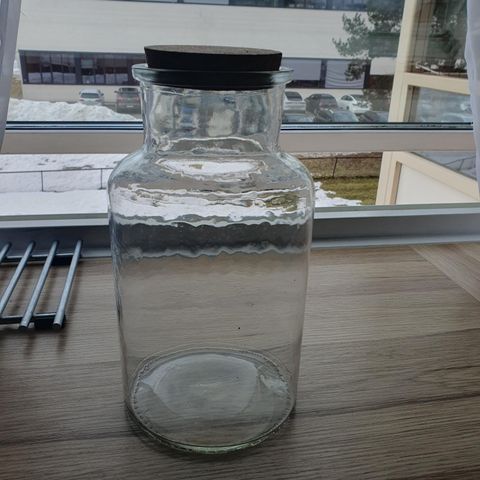 Glass jar