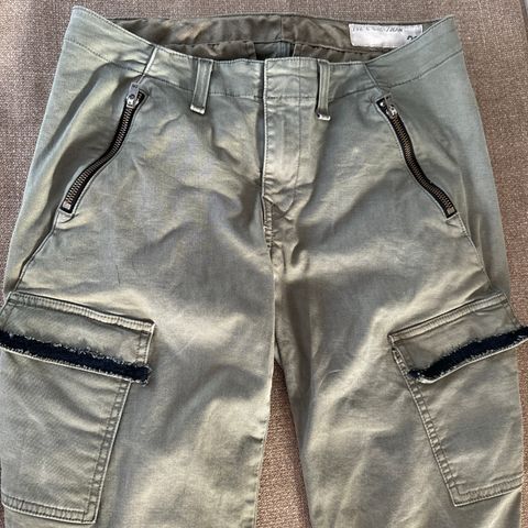 Rag & bone / jeans str 29 i militærgrønn farge m/mange lommer/detaljer