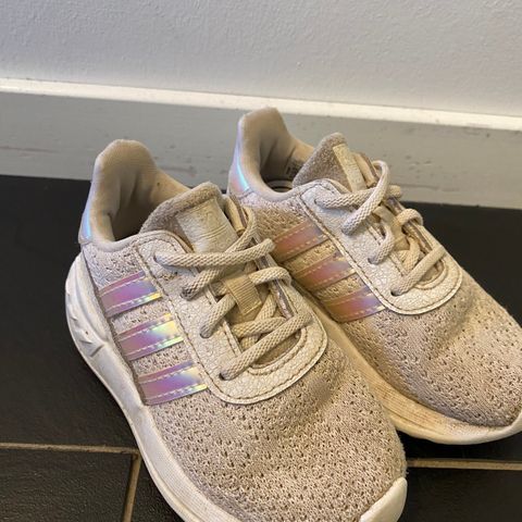 Adidas joggesko str 23,5