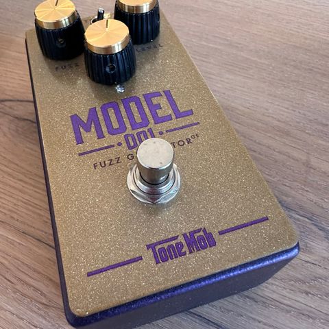 SolidgoldFx Tonemob Model 001 Fuzz