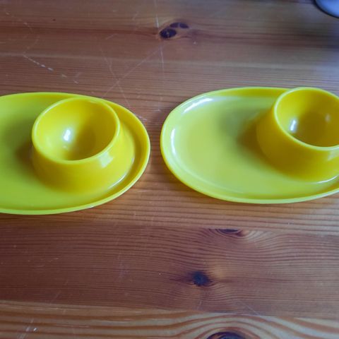 Vintage gule eggeglass i plast