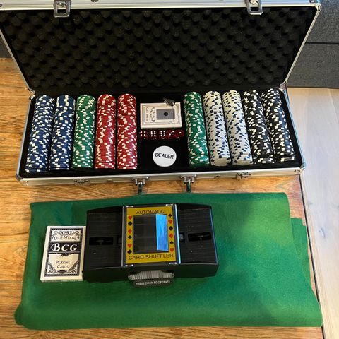 Pokersett + Duk + Card shuffler til leie / Poker sett