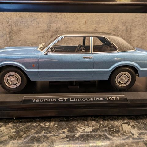 Ford Taunus GT - 2 dørs sedan - 1971 - Blå - KK-Scale Limited Edition 1:18.