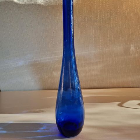 Flaske i blått glass