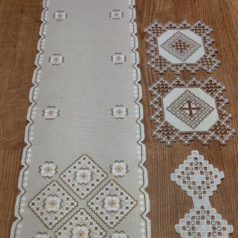 Hardanger duker/ Hardanger brikker